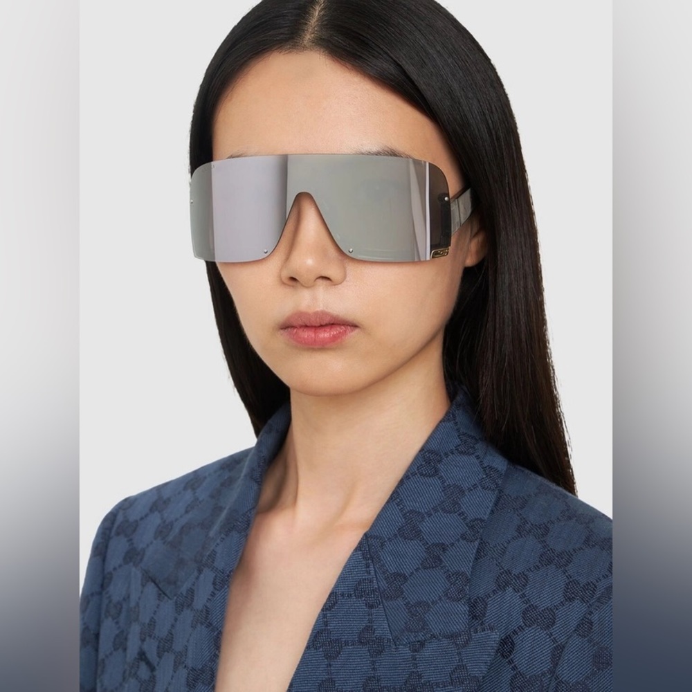 - New 💯 Authentic Gucci MASK-SHAPED FRAME SUNGLASSES